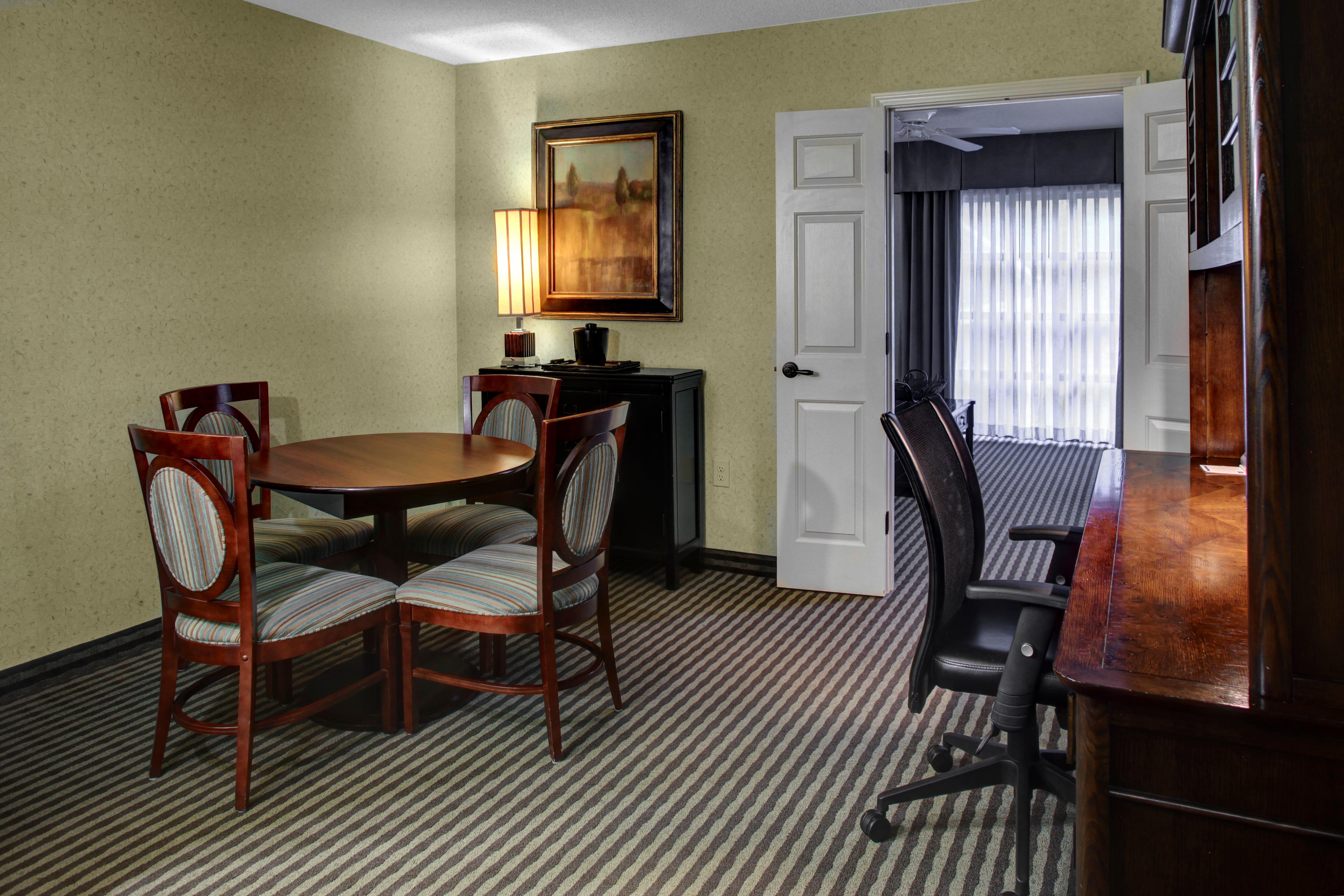 Holiday Inn Express Hotel & Suites Atlanta Buckhead By Ihg מראה חיצוני תמונה