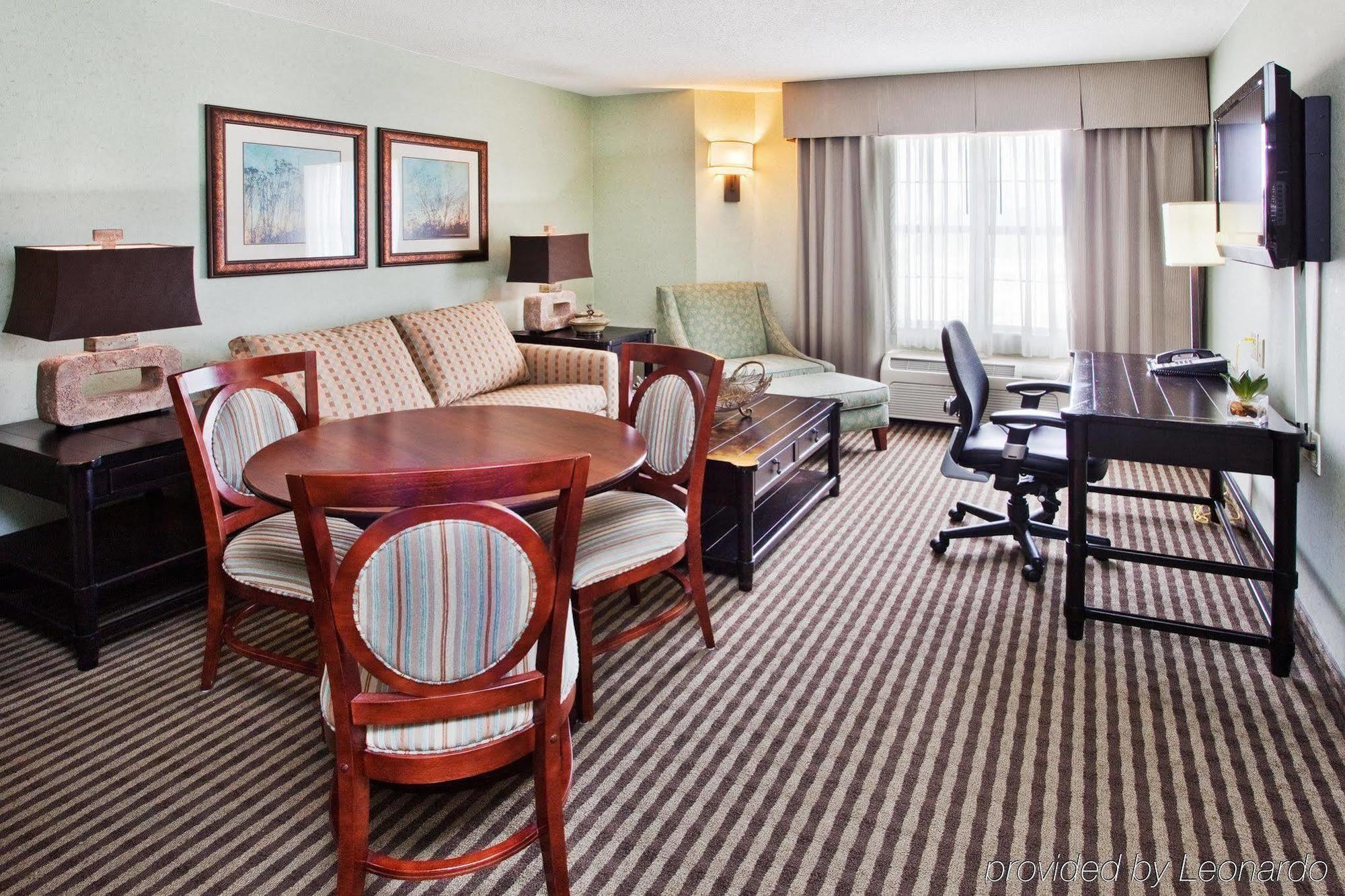 Holiday Inn Express Hotel & Suites Atlanta Buckhead By Ihg מראה חיצוני תמונה